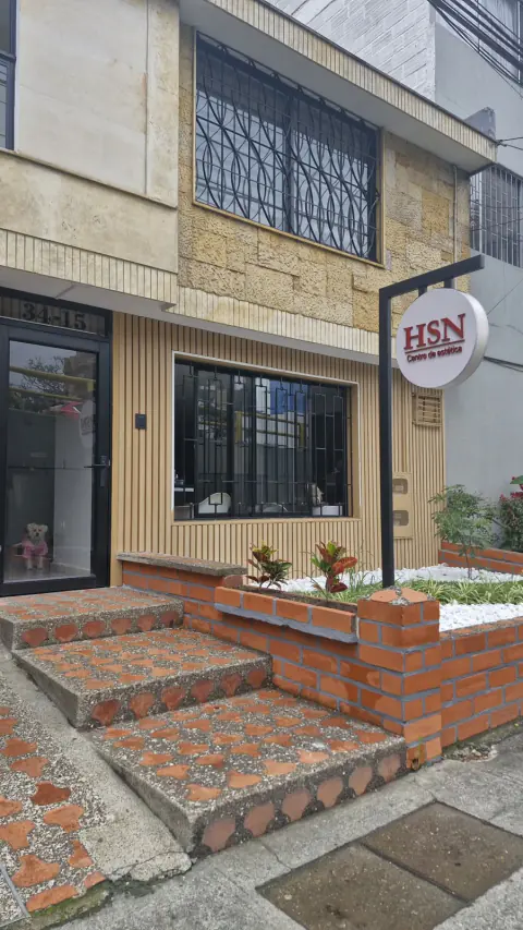 Fachada de la casa de HSN en Conquistadores